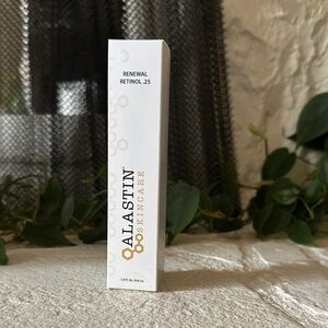 Renewal Retinol 0.25 - Brand new in box!